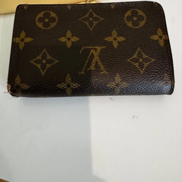 LOUIS VUITTON VIENNOIS MONOGRAM WALLET - Picture 13 of 15